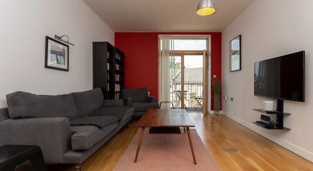 2 Bedroom Apartment in West Hampstead With Balcony, Varaa Huoneisto Asunnot kohteessa Merseyside, Huoneisto