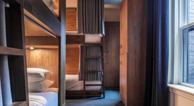 Кровать в общем номере Hotel Ivy Boston Common