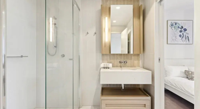 Brisbane 1BR With Pool, Spa, Sauna and Balcony, Забронировать Апартаменты/квартира Брисбен Brisbane Region, рядом с Торговый центр Queen Street