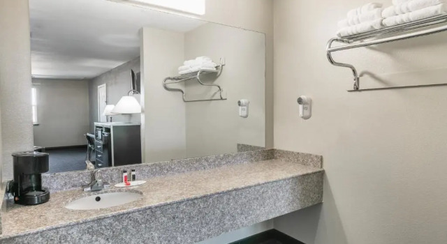 Двухместный номер Superior Super 8 by Wyndham Arlington Near AT&T Stadium