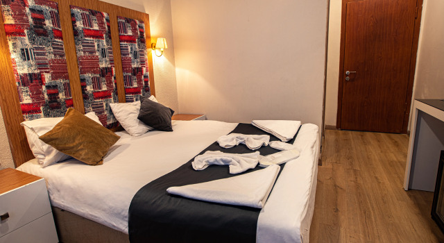 La Pazza Suites Hotel