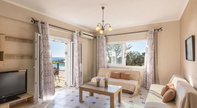 Luxus Ferienwohnung in Pelekas Strand mit Pool adonis