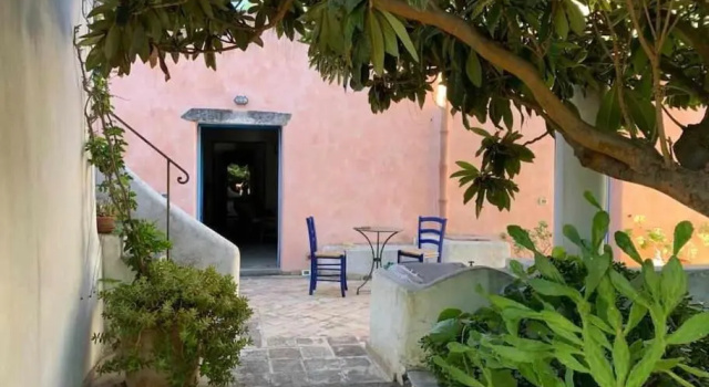Коттедж c 1 комнатой House Il Mandarino, terrace overlooking the sea