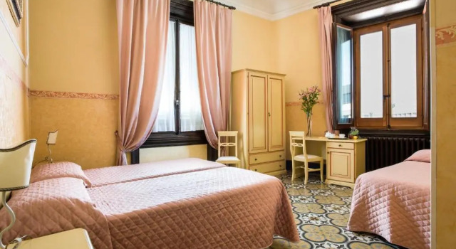 Трёхместный номер Hotel Fiorita