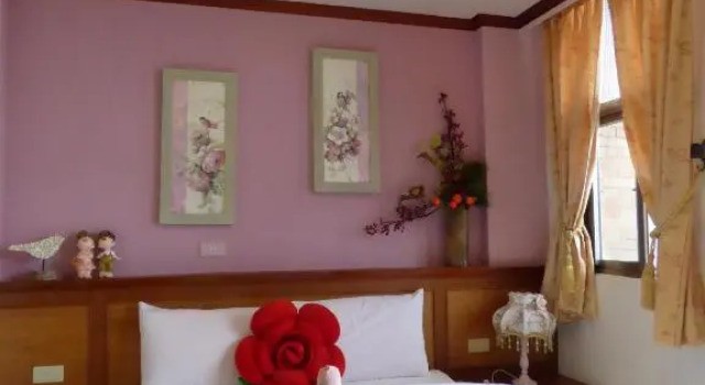 Flower Bird House B&B, Prenota Bed & breakfast Hotel a Jiaosi con parcheggio, Parcheggio