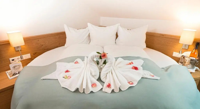 Люкс Romantik Hotel Die Gersberg Alm mit Panoramablick auf Salzburg und Outdoor Pool ab Mai