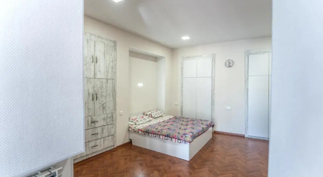 White Apartment Old Tbilisi