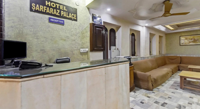 SPOT ON 62734 Hotel Sarfaraz Palace, Rezervovat Hotel Adarsh Nagar 