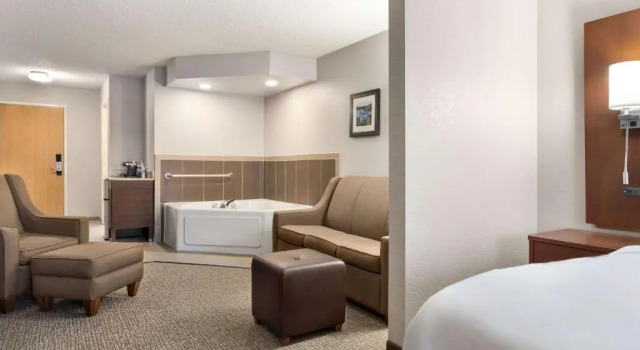 Люкс Country Inn & Suites by Radisson, Stillwater, MN