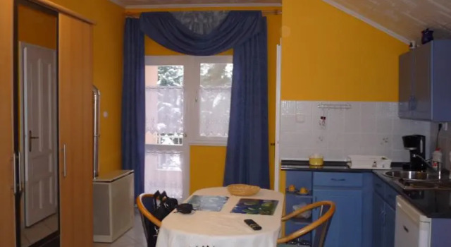 Nyirfa Apartmanhaz, Book Lejlighed Hoteller i Western Transdanubia med parkering, Parkering