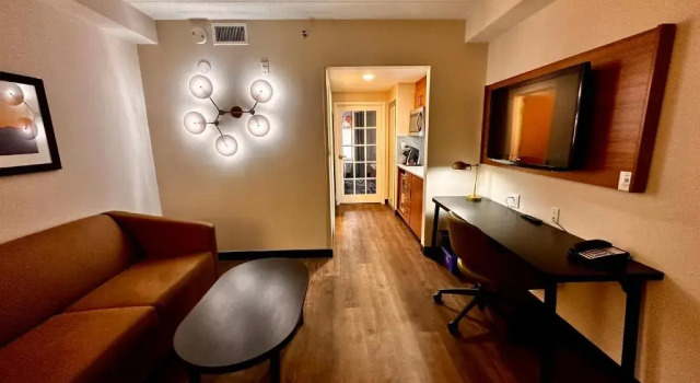 Четырёхместный люкс Fairfield by Marriott Inn & Suites Newmarket