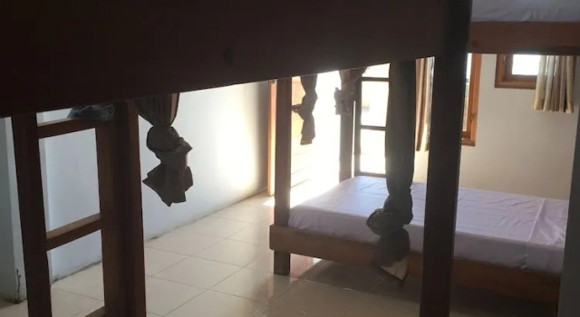 Кровать в общем номере (женский номер) Bajo Sunset Hostel