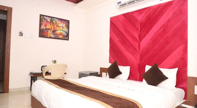Hotel Vatika Palace Narmadapuram, Забронировать Отель Отели Хошангабад 4 звезды, 4*