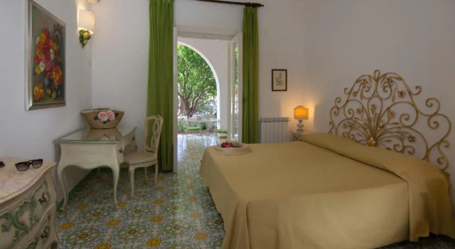 Четырёхместный номер Classic Semiramis Hotel De Charme & Pools