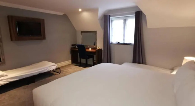 Семейный номер Standard Stanhill Court Hotel, a member of Radisson Individuals