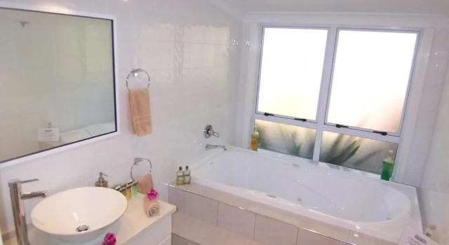 Вилла Luxury White House Ocean View Spa Villa