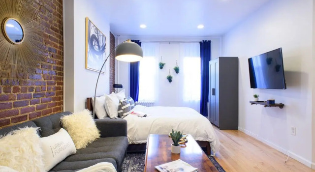 83-3w UES Central Park Newly Furnished XL Studio