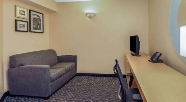 Четырёхместный люкс Deluxe La Quinta by Wyndham Naples Downtown