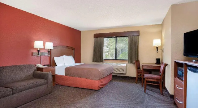 Одноместный номер Standard AmericInn by Wyndham Park Rapids