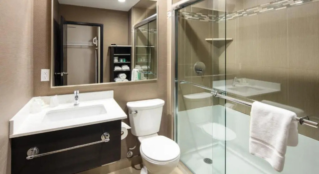 Четырёхместный номер Standard Stonecroft Inn