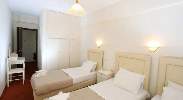 Четырёхместный номер Standard с балконом Athens Delta Hotel