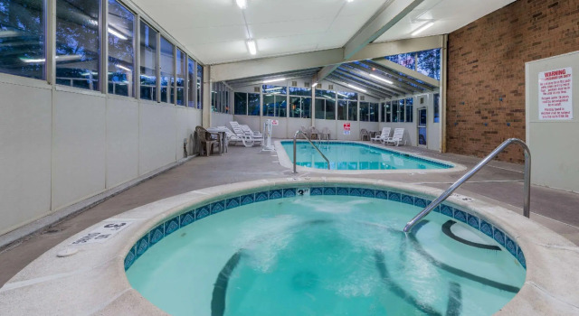 Четырёхместный номер Standard Quality Inn & Suites Louisville East