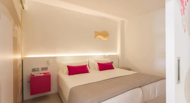 Полулюкс One Ibiza Suites