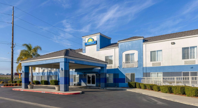 Days Inn by Wyndham Lathrop