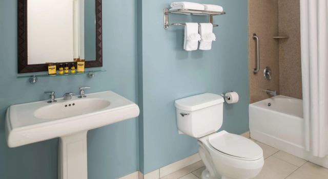 Двухместный люкс с балконом Best Western Plus All Suites Inn