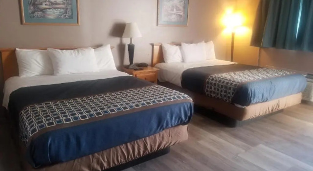 Четырёхместный номер Standard Satellite Inn