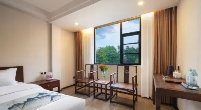 Люкс Deluxe Zhangjiajie Tianchong Yunhai Courtyard Hotel-At the East gate of Zhangjiajie National Forest Park English Butler, Free Luggage Storage, Tour Plan -reserve tickets for various scenic spots-Self-Service Laundry