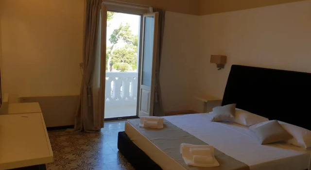 Villa Natia, Book Villa Hotels in Murgia with Parking, Parking