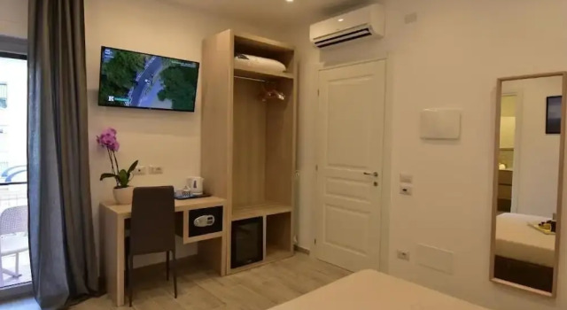 Effe Home Sorrento, Забронировать Отель Отели Сорренто с парковкой, рядом с Il Vallone dei Mulini, Парковка
