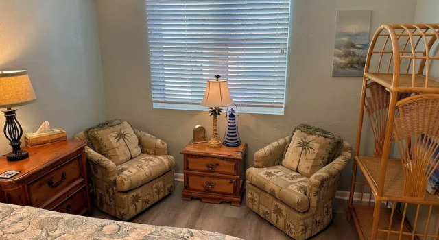 Welcome to Sandpiper Beachfront Condo. Cozy 1-bed in JAX Beach, Perfect for Couples! Pet-friendly!, Забронировать Апартаменты/квартира Апартаменты Джексонвилл-Бич, рядом с Парк Гонсалес, Апартаменты/квартира