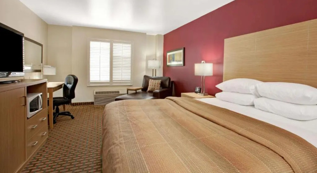 Номер Standard Ramada Limited and Suites San Francisco Airport