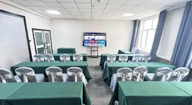 Jinzhugang Hotel Urumqi, Book Hotel Hotels in Xinjiang with Parking, Parking