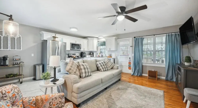 Коттедж Vine Grove Home w/ Deck, 4 Mi to Saunders Springs!