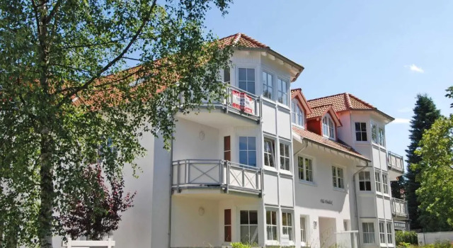 Villa Vilmblick - Wohnung 05 mit Terrasse und Boddenblick, Book Villa Lauterbach Rügen