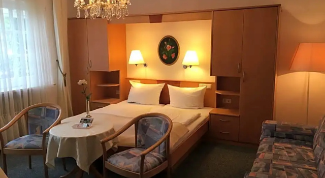 Hotel Springiersbacher-Hof, Забронировать Отель Трабен-Трарбах Мозель - Германия