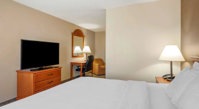 Двухместный люкс Quality Inn & Suites near Owensboro & Holiday World GOLD AWARD WINNER