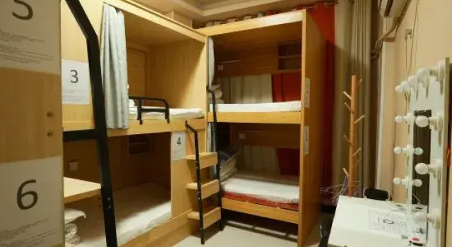 Кровать в общем номере (женский номер) Border Town International Youth Hostel Fenghuang Ancient City Bar Street Branch