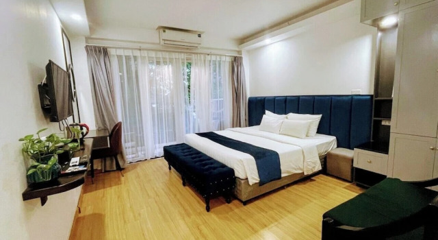 Двухместный номер Standard с балконом Hanoi Capital Premium Hotel