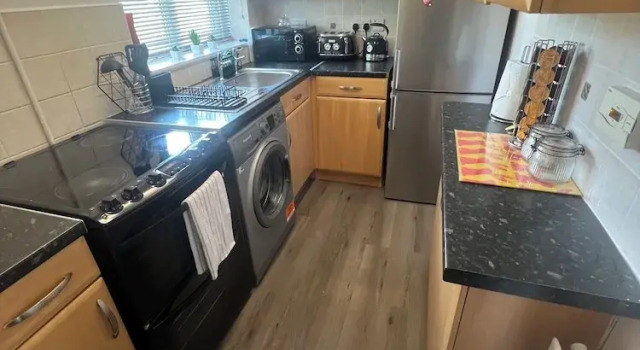 Serene Escape Cosy Apartment in Wolverhampton, Varaa Huoneisto Asunnot kohteessa Merseyside, Huoneisto