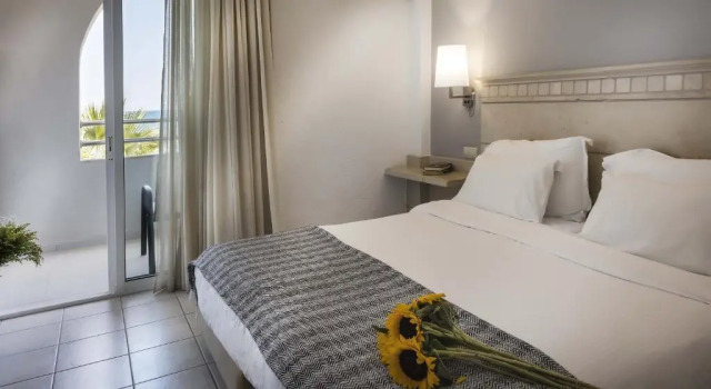 Двухместный номер with side sea view Glaros Beach Hotel