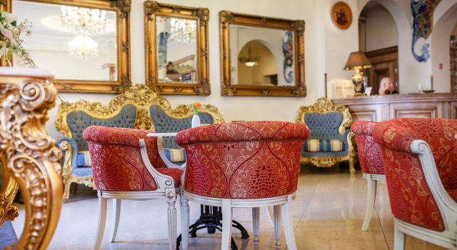 Aqua Marina, Buchen Sie Resort Hotels in Karlsbad mit Pool, Schwimmbad