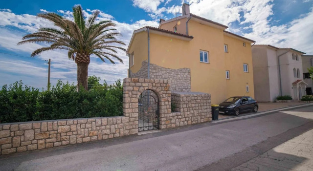 Captains Apartment Located in Rab Island Croatia, Rezerwuj Apartament Hotele w Kvarner Islands z parkingiem, Parking