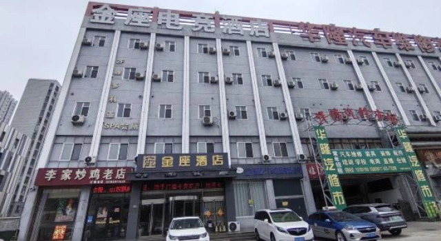 Huayi Hotel (Huitong RT Mart store, Mengshan Avenue, Linyi), Prenota Hotel Hotel a Shandong con parcheggio, Parcheggio