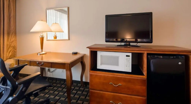 Четырёхместный номер Deluxe City Express by Marriott Charlotte South End