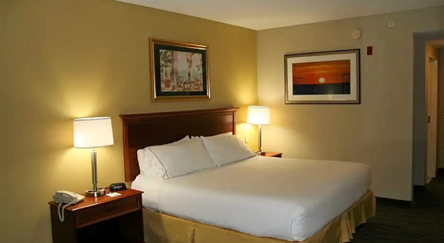 Номер Deluxe Holiday Inn Express Hotel & Suites Brooksville West by IHG