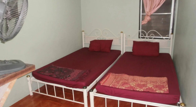 Farang Bar Guesthouse, Забронировать Отель Отели Южного Таиланда с парковкой, Парковка